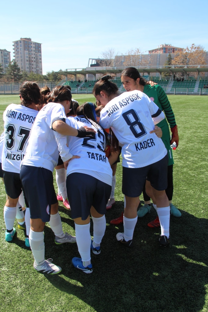 Kadın futbolunda Ağrı rüzgarı 5 Gollü Galibiyet