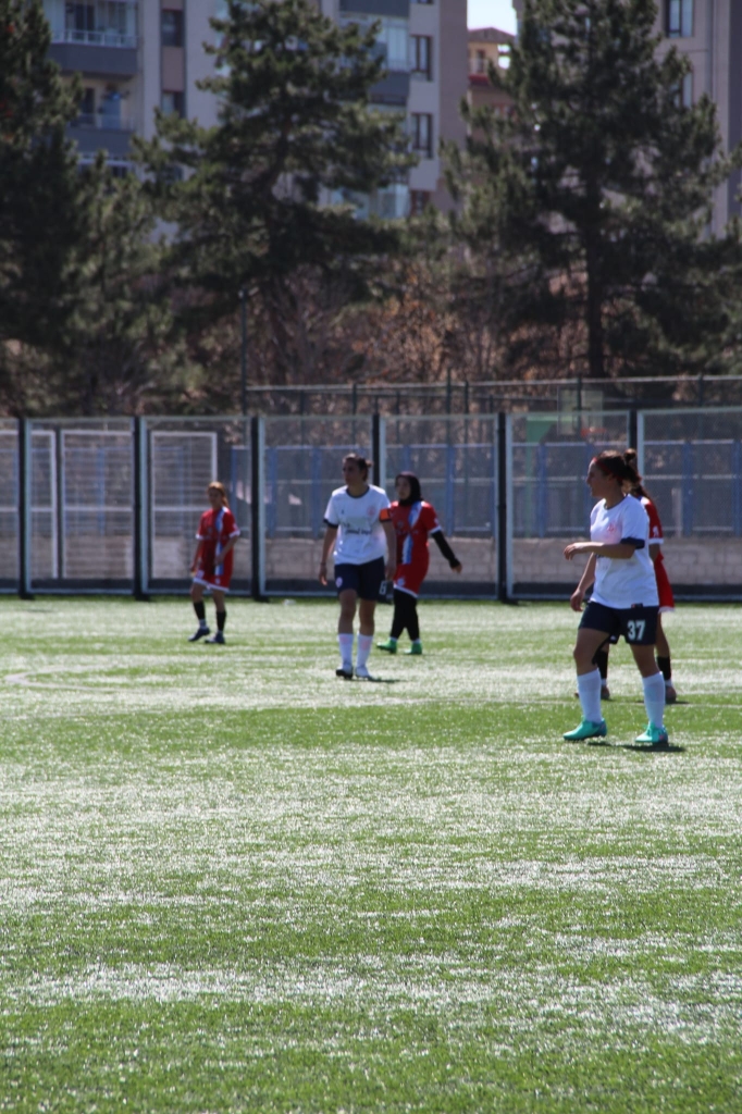 Kadın futbolunda Ağrı rüzgarı 5 Gollü Galibiyet