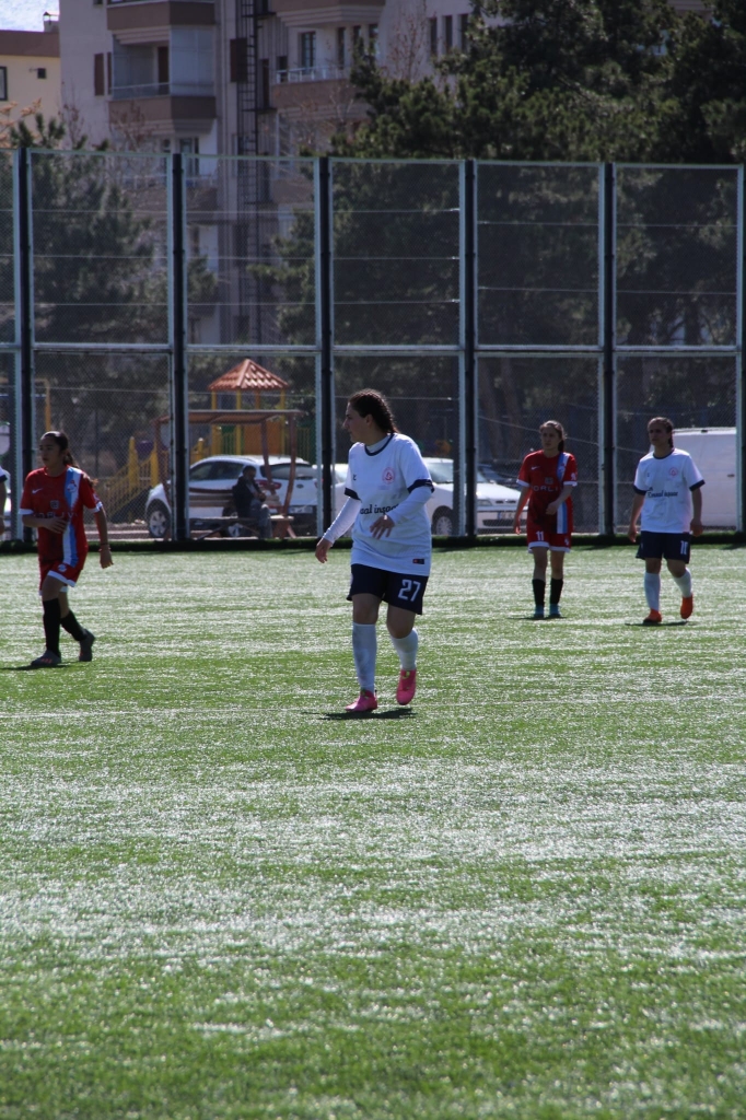 Kadın futbolunda Ağrı rüzgarı 5 Gollü Galibiyet